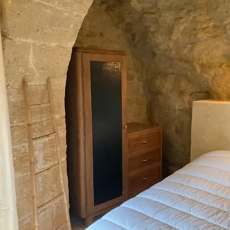 Dom wakacyjny Maison Troglodyte La Hulotte - Charme Et Tranquillite Deneze-sous-Doue